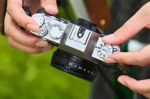 Is the Fujifilm X-T30 III better than the Boya Magic? We Tested Both